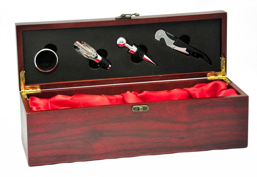 Single wooden wine box with accessories.